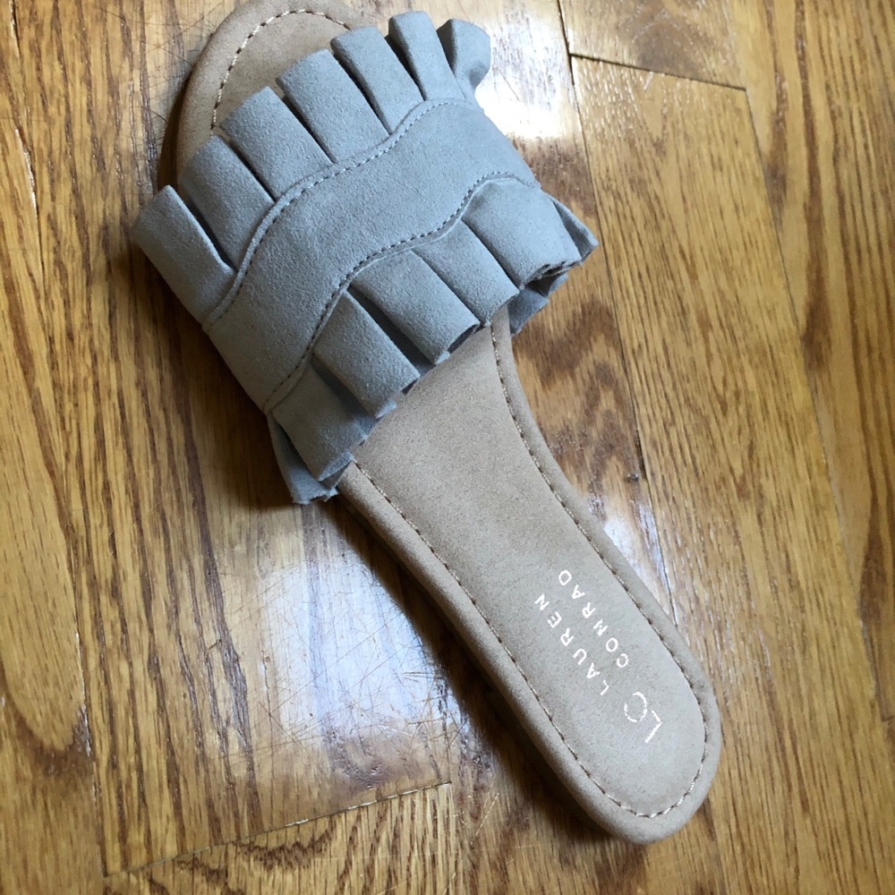 Size 6 shoes. Sandal